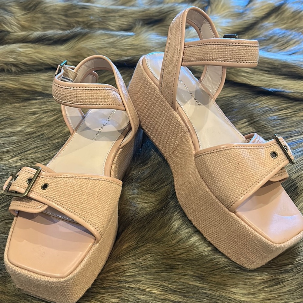 WOMEN'S FASHION TO FIGURE WINNIE WEDGES